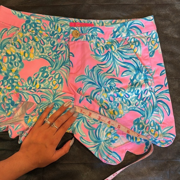 🔥NWOT Lily Pulitzer Pink Scalloped Shorts with Blue and Yellow Pineapple Print🔥 - Picture 5 of 8